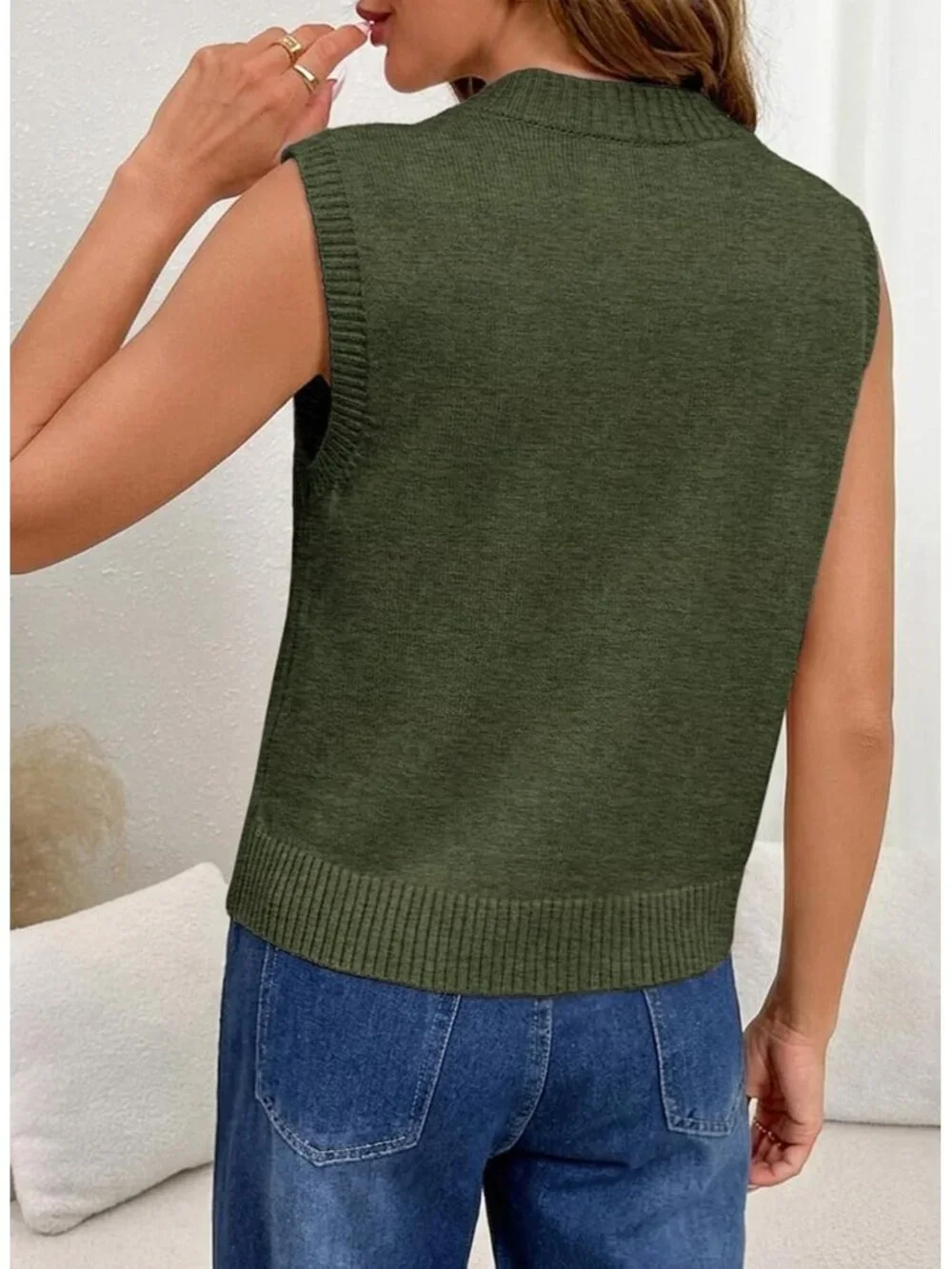 Women's Leaf Green Sleeveless Round Neck Casual Button Decoration Sweater Vest